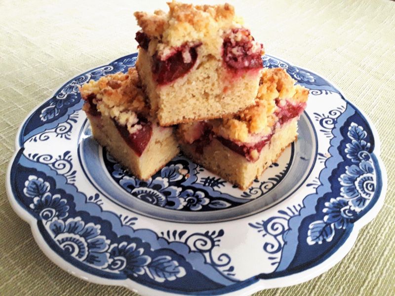 Ucierane ciasto ze śliwkami z kompotu Ucierane ciasto ze śliwkami z kompotu