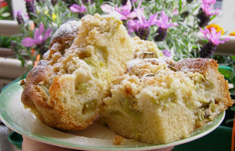 Ucierane z rabarbarem i kruszonką  Ucierane z rabarbarem i kruszonką