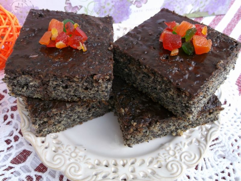 Ucierany makowiec z jabłkami