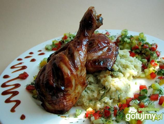 Udka BBQ pieczone, na purre z kalafiora