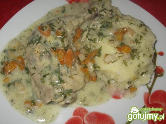 Udka drobiowe w sosie z warzywami. Udka drobiowe w sosie z warzywami.