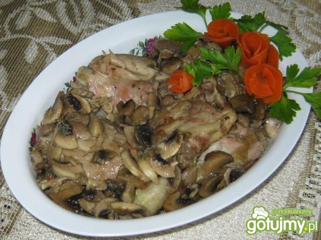 Udka duszone z pieczarkami