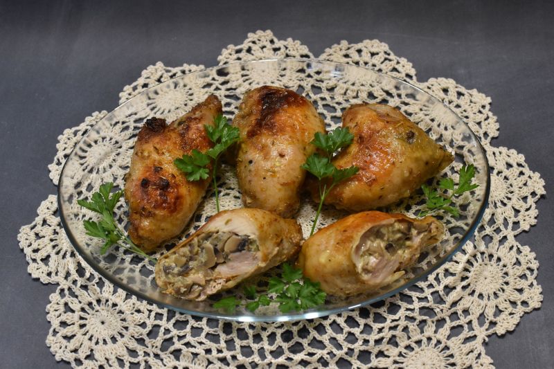 Udka faszerowane grzybami z sosem tatarskim