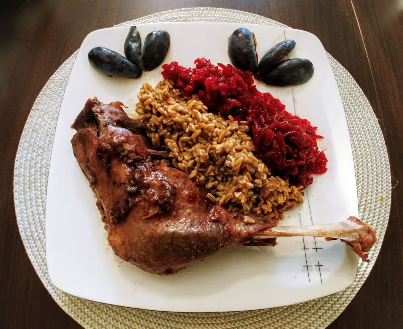 Udka gęsie w sosie śliwkowym