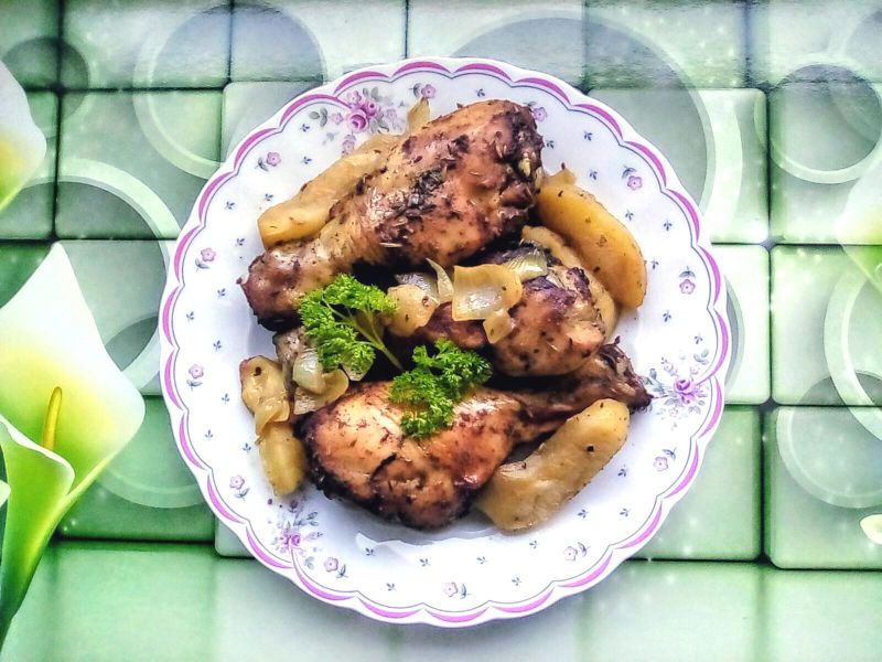 Udka kurczaka pieczone z jabłkami