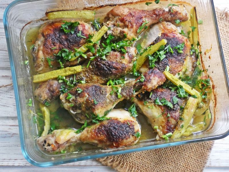 Udka kurczaka pieczone z rabarbarem