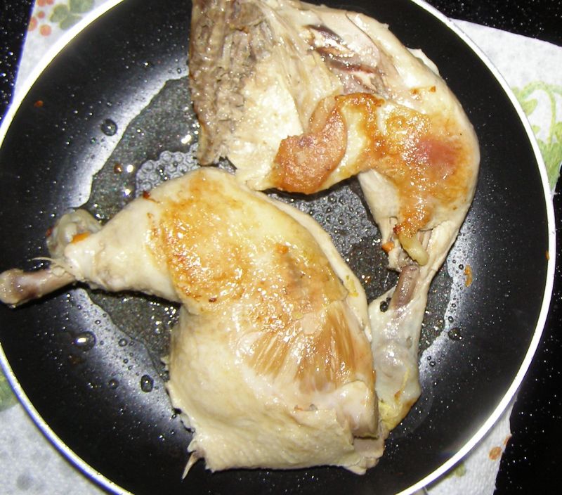 Udka kurczaka w sosie szpinakowym 