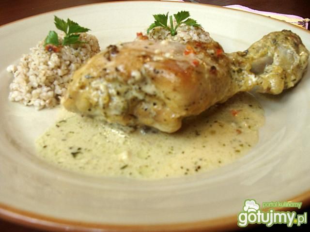 Udka kurczaka w szarym sosie