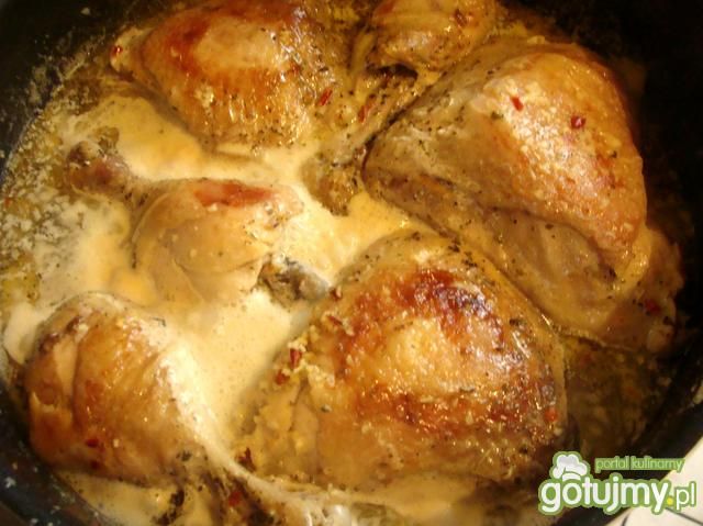 Udka kurczaka w szarym sosie