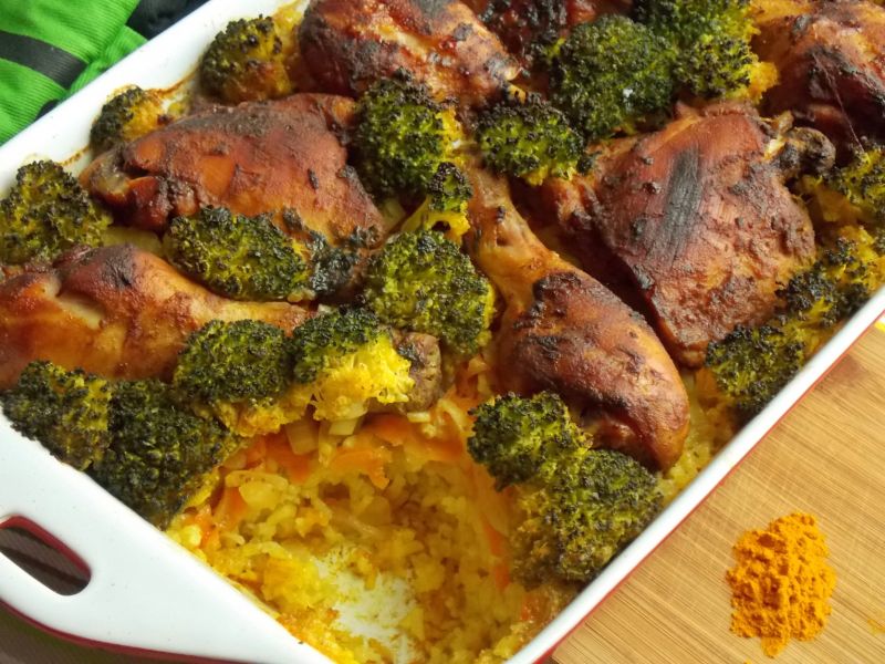 Udka na żółtym ryżu z warzywami