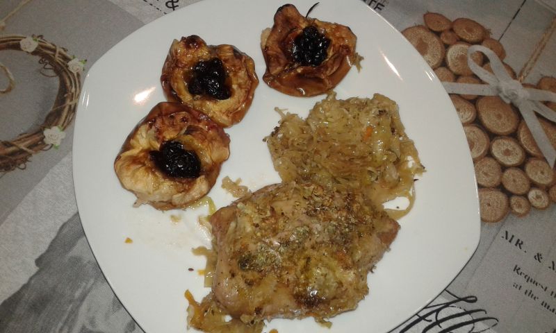 Udka pieczone pod kapustą z jabłkami i żurawiną Udka pieczone pod kapustą z jabłkami i żurawiną