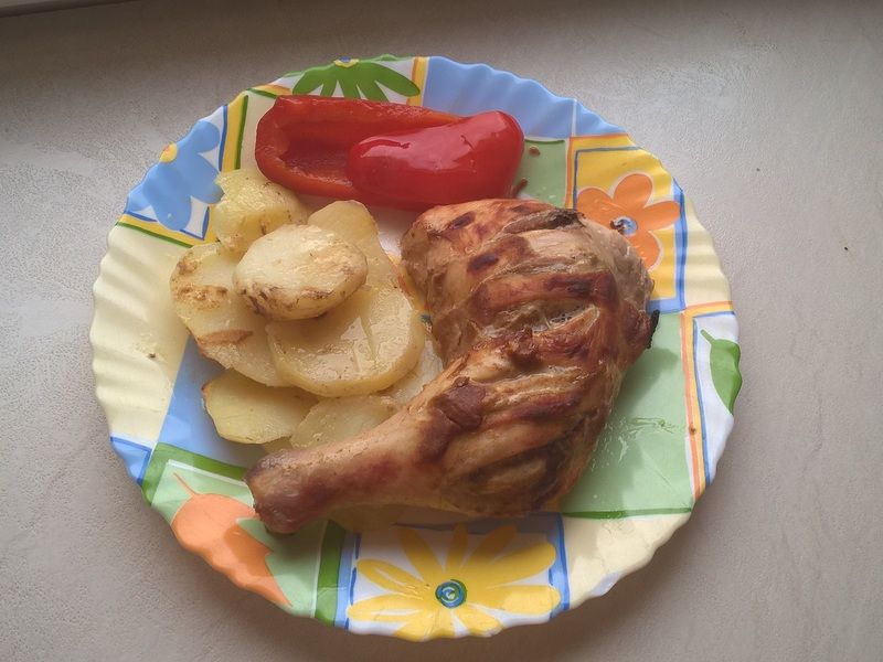 Udka w marynacie pieczone na ziemniakach