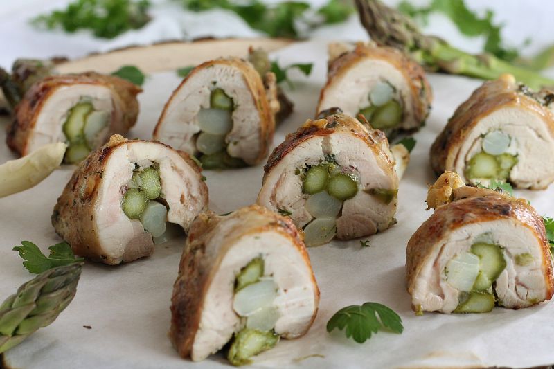 Udka wyluzowane ze szparagami