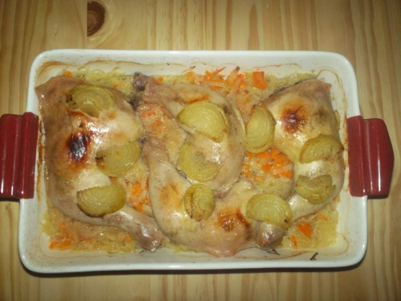 Udka z kurczaka na kapuście kiszonej