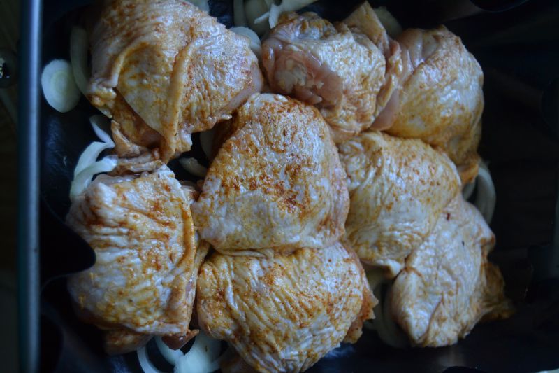 Udka z kurczaka pieczone z pieczarkami 