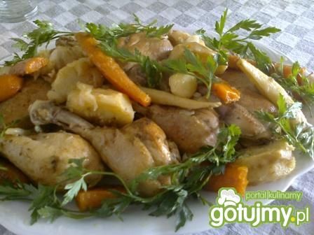 Udka z kurczaka z warzywami. Udka z kurczaka z warzywami.