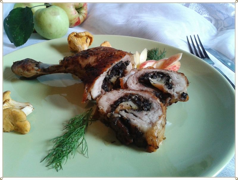 Udko faszerowane grzybami i jabłkiem 