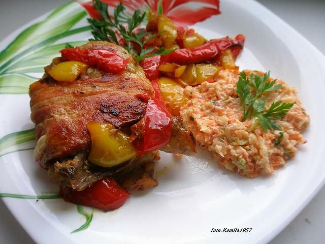 Udko z boczkiem i papryką