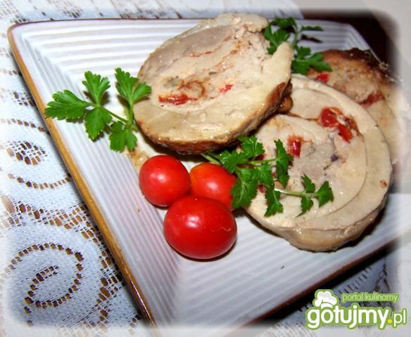 Udziec indyczy faszerowany papryką.