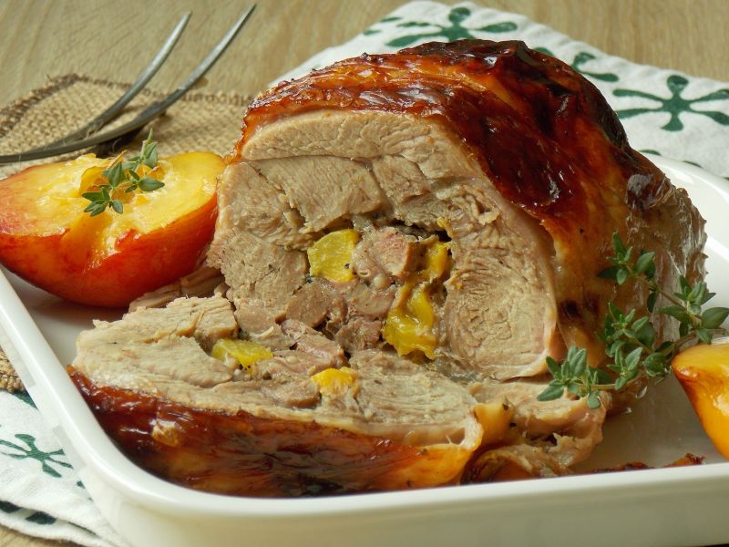 Udziec indyczy z brzoskwiniami