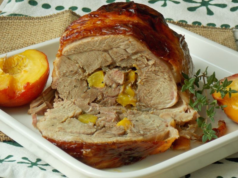 Udziec indyczy z brzoskwiniami