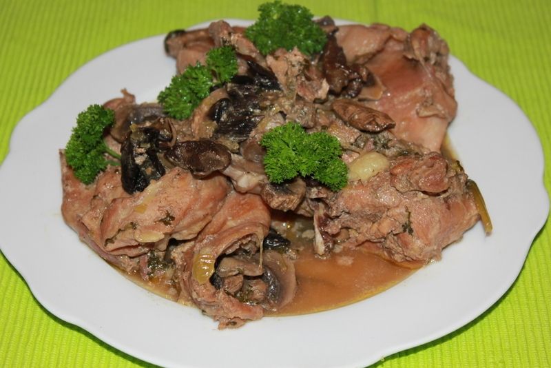 Udziec indyka w sosie grzybowym 