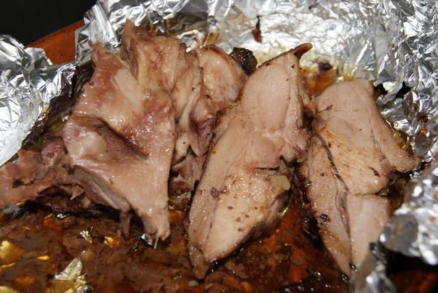 Udziec indyka z sosem sojowym.