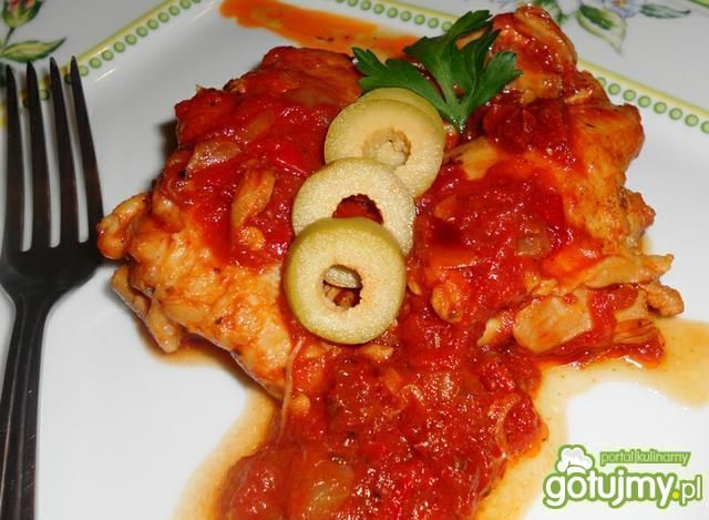 Udziec kurczaka w sosie pomidorowym