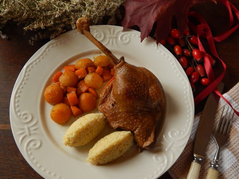 Udziec z gęsi duszony w ciemnym piwie Udziec z gęsi duszony w ciemnym piwie