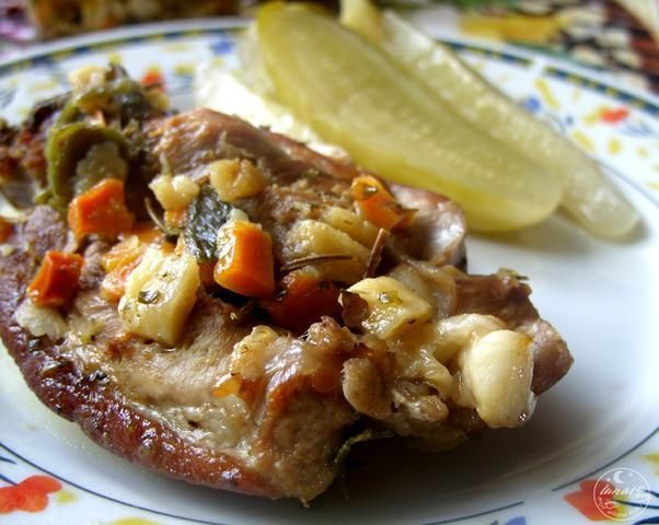 Udziec z indyka duszony w warzywach