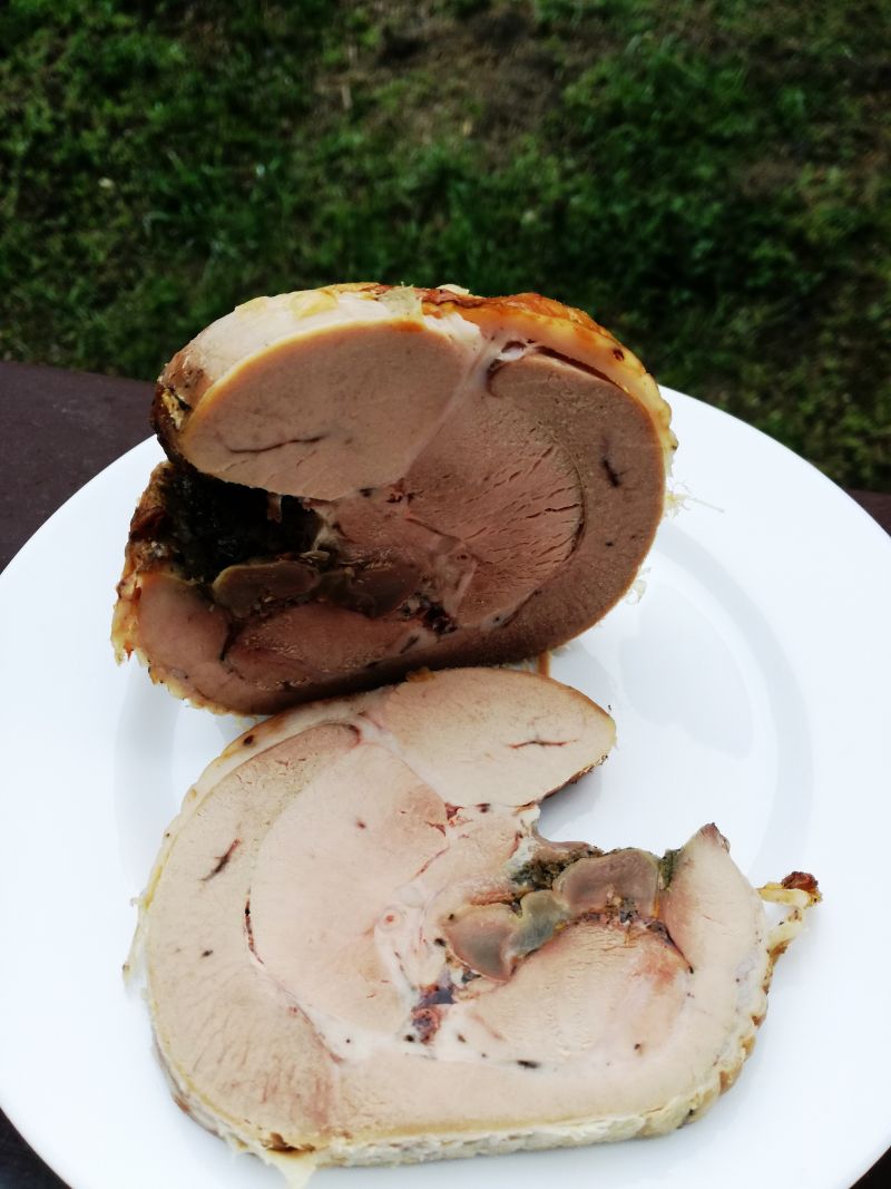 Udziec z indyka faszerowany żołądkami Udziec z indyka faszerowany żołądkami