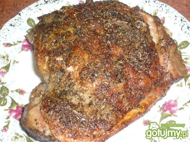 Udziec z indyka pieczony w ziołach
