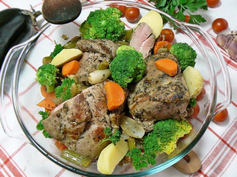 Udziec z indyka zapiekany z selerem naciowym 