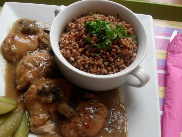 Udziki w sosie cebulowo-pieczarkowym Udziki w sosie cebulowo-pieczarkowym