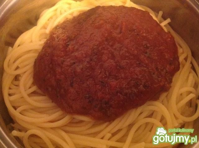 Uniwersalny sos pomidorowy na winie