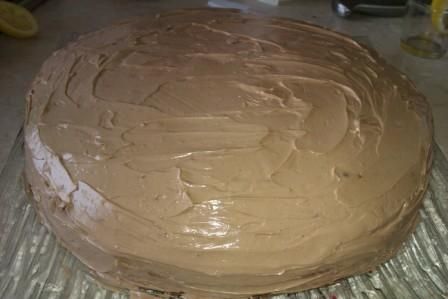 Urodzinowy tort z czekoladowym kremem maślanym