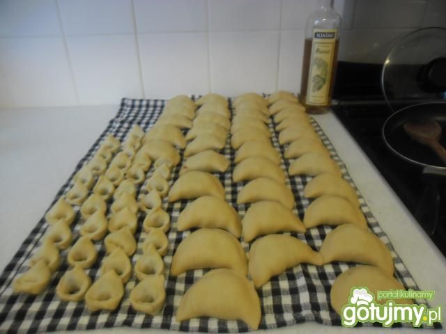 Uszka i pierożki z mieszanką grzybów