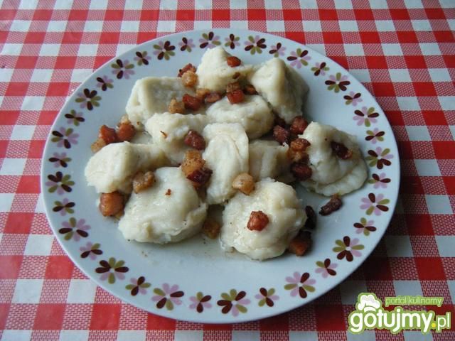 Uszka z gotowanym mięsem i marchewką Uszka z gotowanym mięsem i marchewką