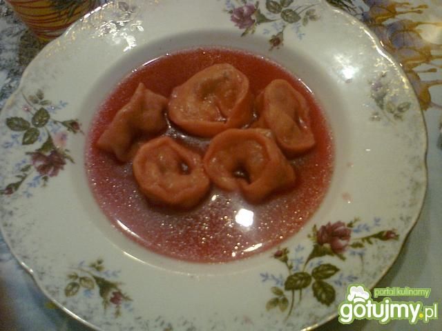 Uszka z grzybami zatopione w barszczu
