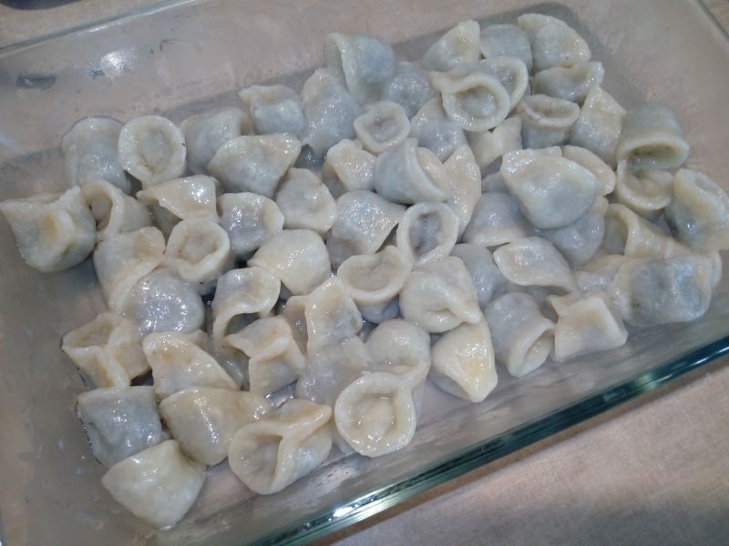 Uszka z soczewicą i grzybami suszonymi