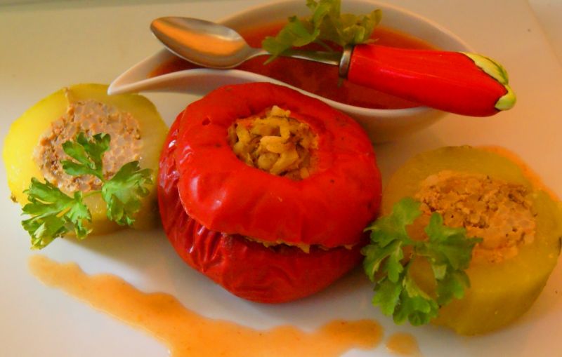 Uzupełnione smaczki- faszerowane papryki i cukinia