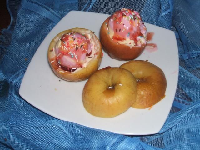 W jabłku ukryte :-)