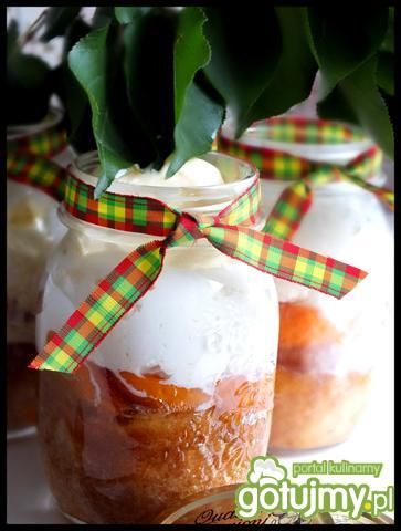 W morelowym sadzie W morelowym sadzie