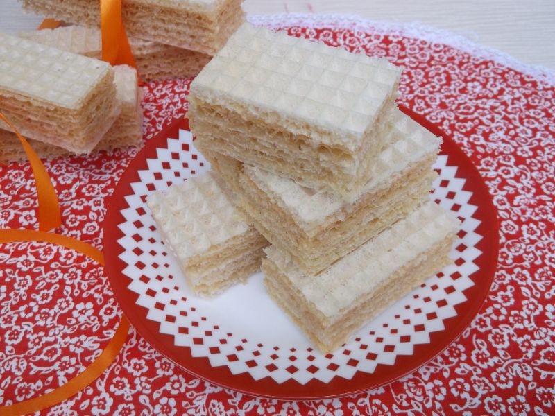 Wafel z masą krówkowo - kokosową