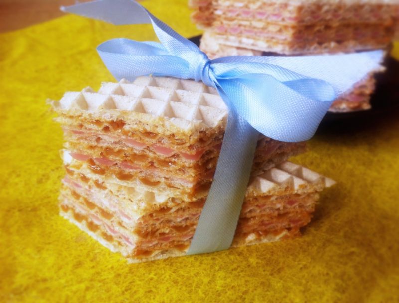 Wafelki poziomkowo-krówkowe Wafelki poziomkowo-krówkowe