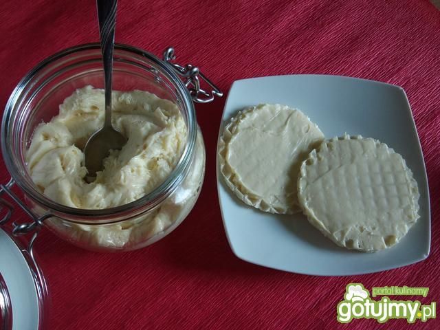 Wafelki z kremem z białej czekolady Wafelki z kremem z białej czekolady