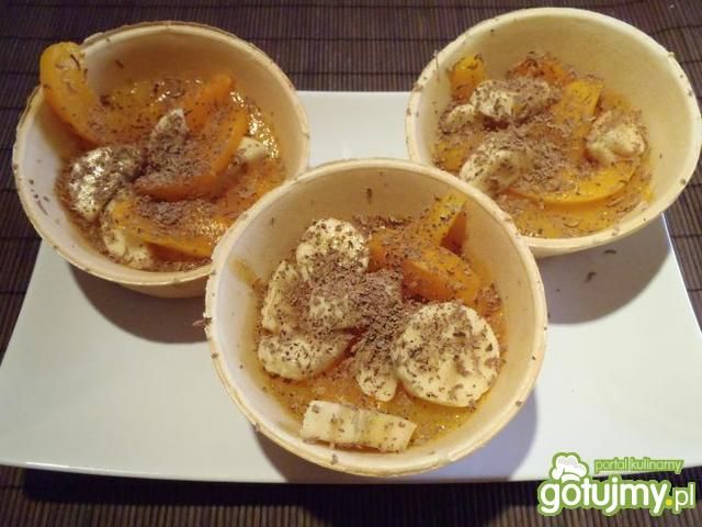 Wafelki z musem brzoskwiniowym i owocami Wafelki z musem brzoskwiniowym i owocami