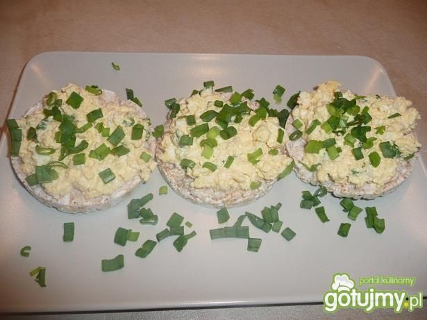 Wafle ryżowe z pastą jajeczną Wafle ryżowe z pastą jajeczną