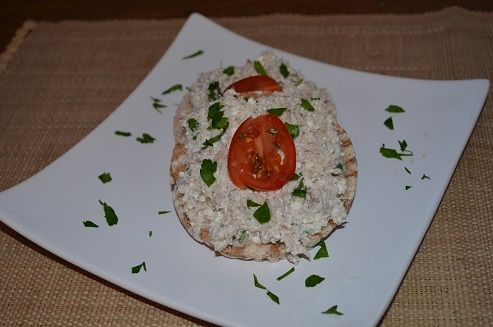 Wafle ryżowe z pastą z makreli