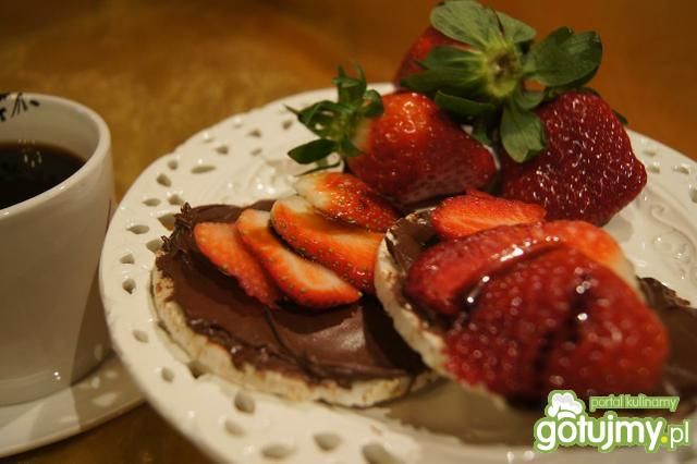 Wafle z czekoladą o truskawkami